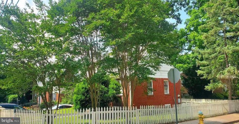 1018 N Harrison St, Arlington, VA 22205