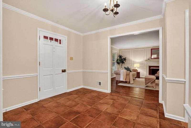 1011 Harriman St, Great Falls, VA 22066