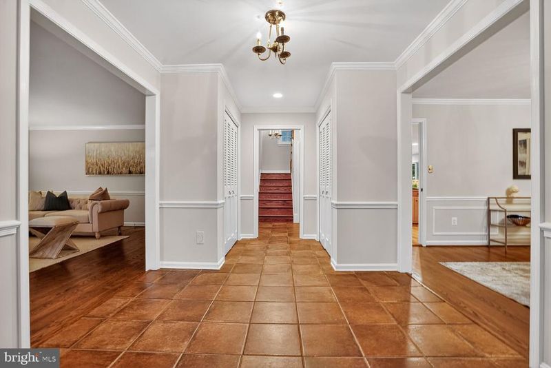 1011 Harriman St, Great Falls, VA 22066