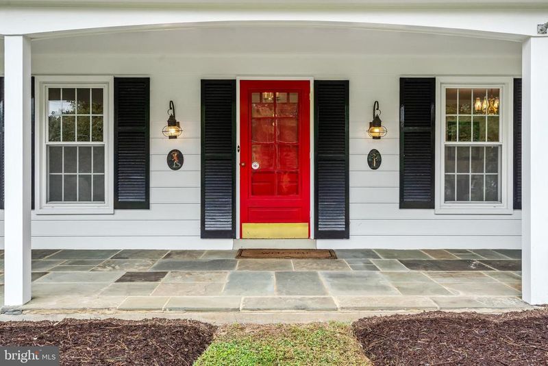 1011 Harriman St, Great Falls, VA 22066