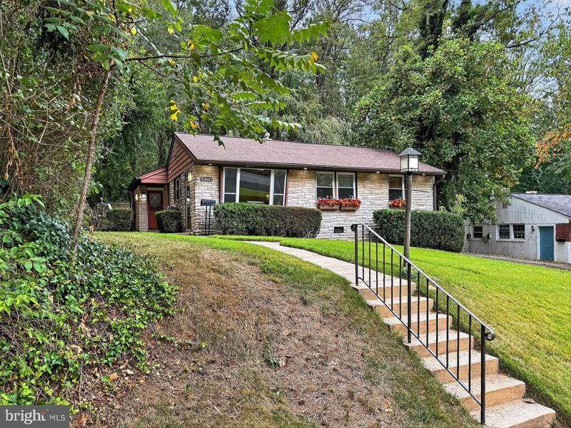 6360 Lakewood Dr, Falls Church, VA 22041
