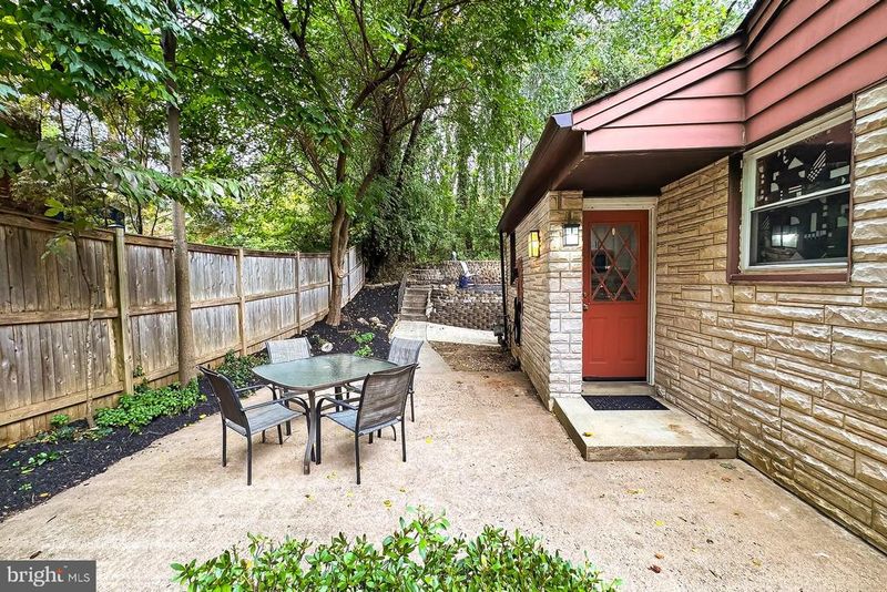 6360 Lakewood Dr, Falls Church, VA 22041