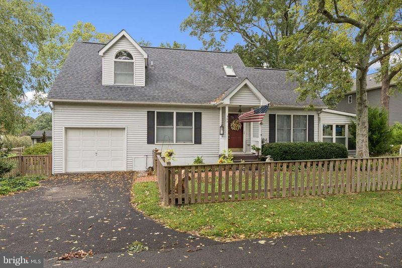 968 Chesapeake Ave, Deale, MD 20751