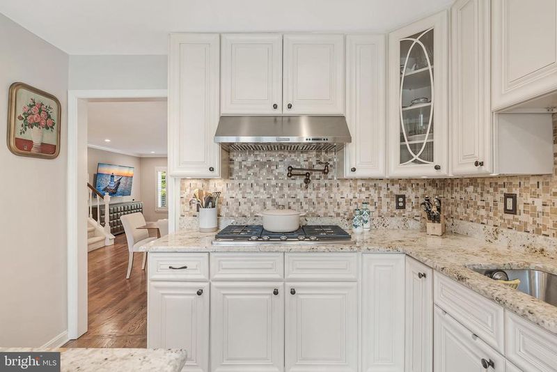 408 Council Dr NE, Vienna, VA 22180