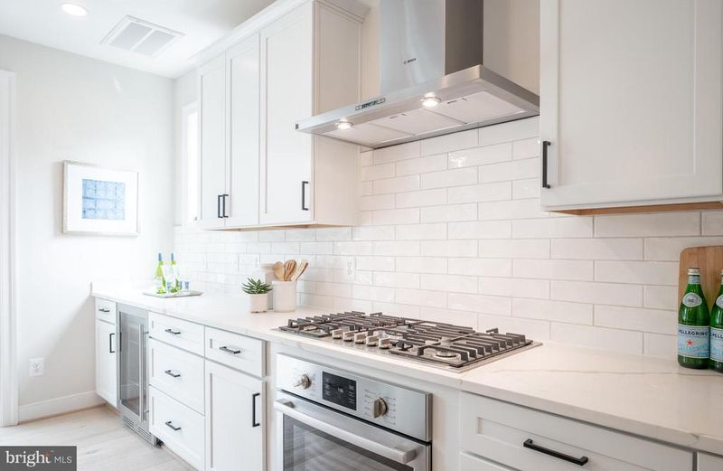 2119 N Harrison St, Arlington, VA 22205