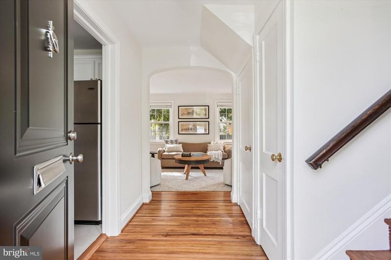 516 W Windsor Ave, Alexandria, VA 22302