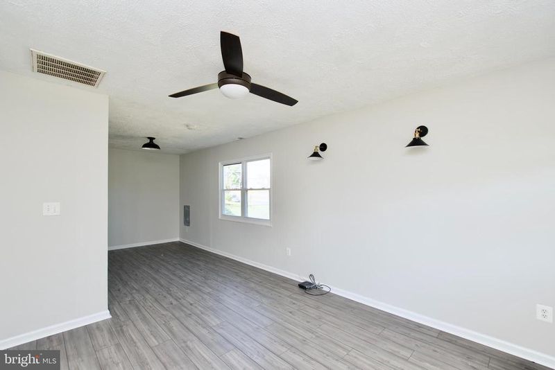 735 Shelby Dr, Oxon Hill, MD 20745