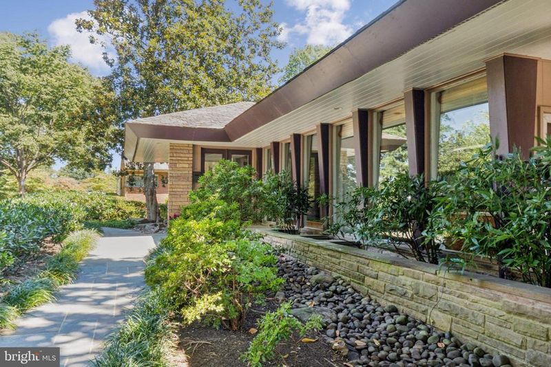 2719 N Nelson St, Arlington, VA 22207