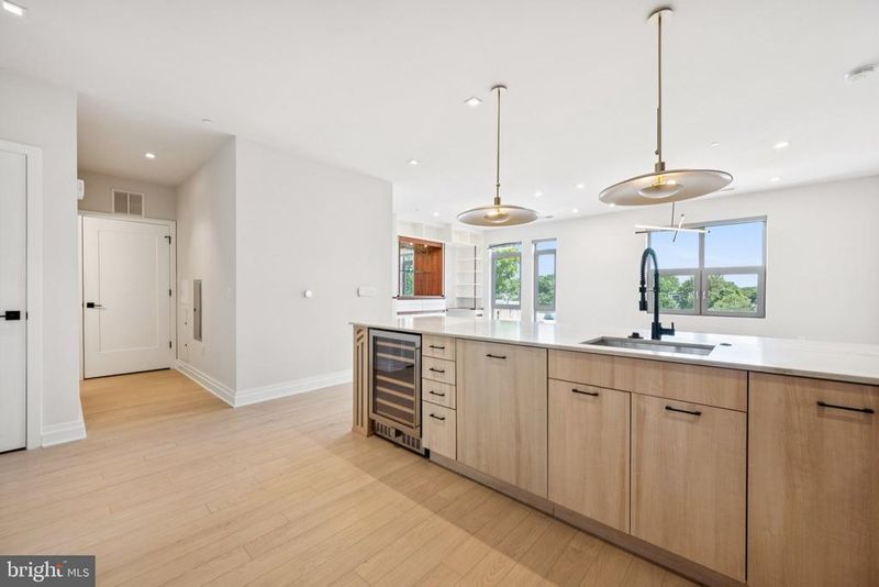 900 11th St SE #309, Washington, DC 20003