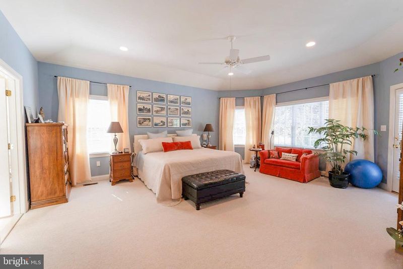 6956 Birch St, Falls Church, VA 22046