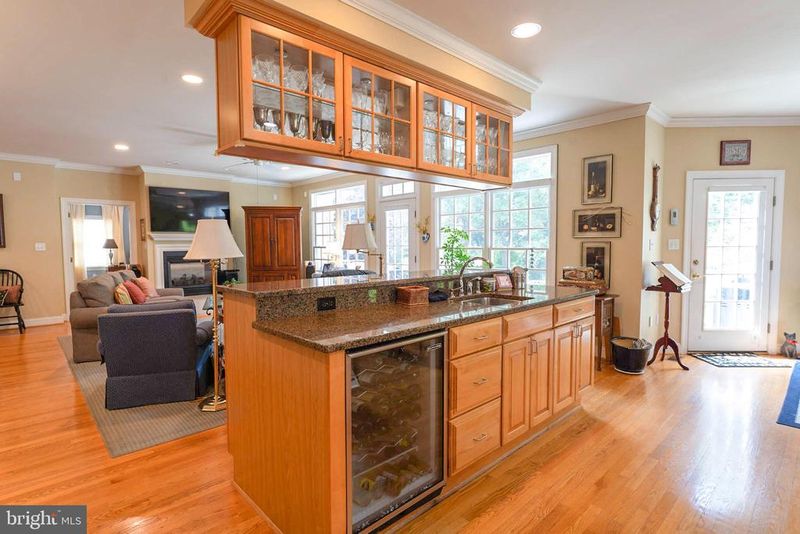 6956 Birch St, Falls Church, VA 22046