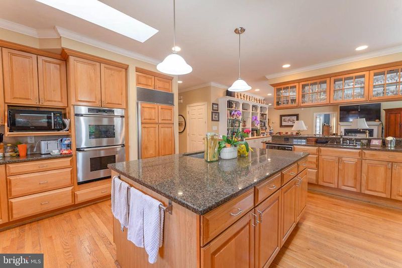 6956 Birch St, Falls Church, VA 22046