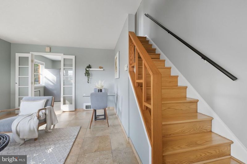 6942 University Dr, Alexandria, VA 22307