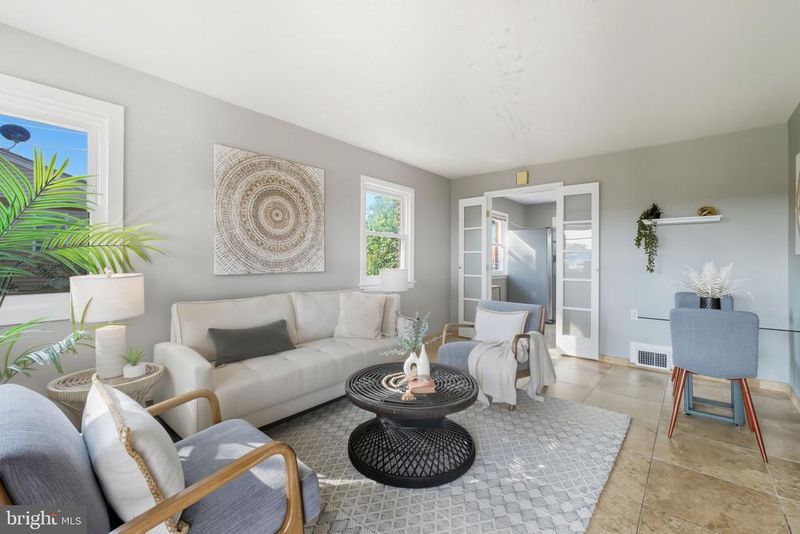 6942 University Dr, Alexandria, VA 22307