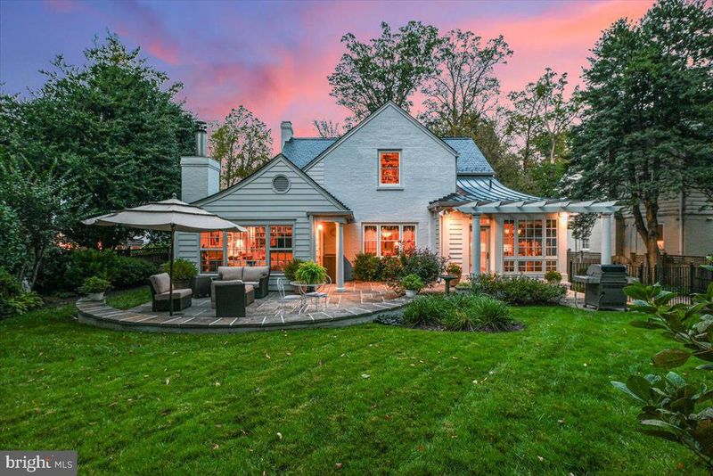 7106 Meadow Ln, Chevy Chase, MD 20815