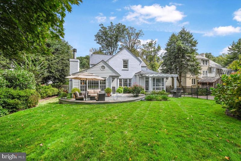 7106 Meadow Ln, Chevy Chase, MD 20815