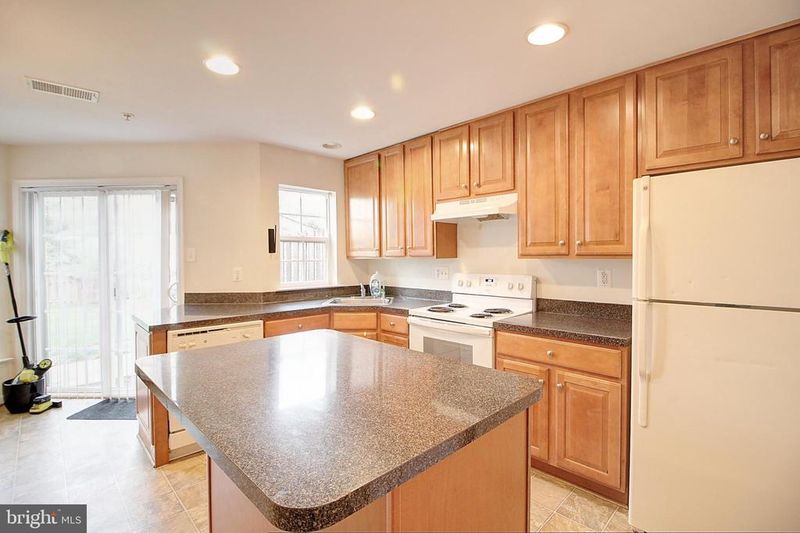 607 Cawley Dr, Frederick, MD 21703