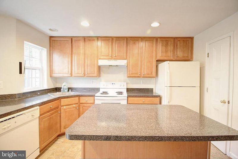 607 Cawley Dr, Frederick, MD 21703