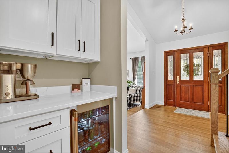7054 Idylwood Rd, Falls Church, VA 22043