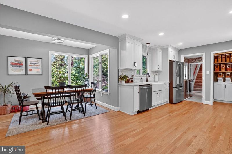 7054 Idylwood Rd, Falls Church, VA 22043