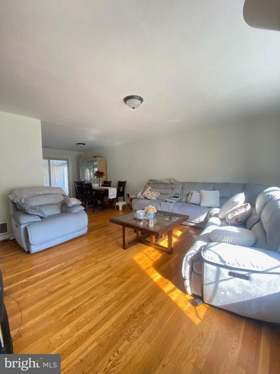 9601 E Light Dr E, Silver Spring, MD 20903