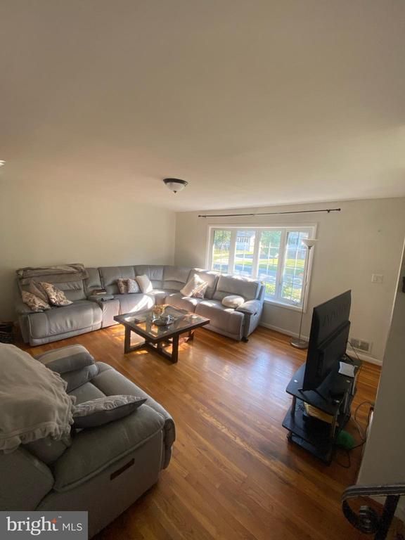 9601 E Light Dr E, Silver Spring, MD 20903