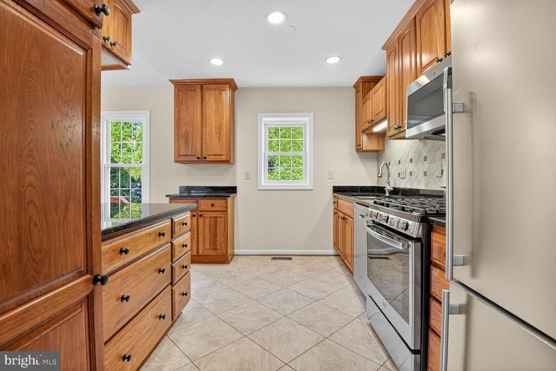 332 Loudoun St SW, Leesburg, VA 20175