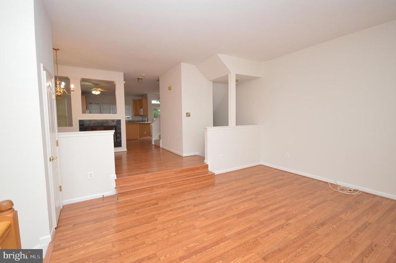 6723 Applemint Ln, Alexandria, VA 22310