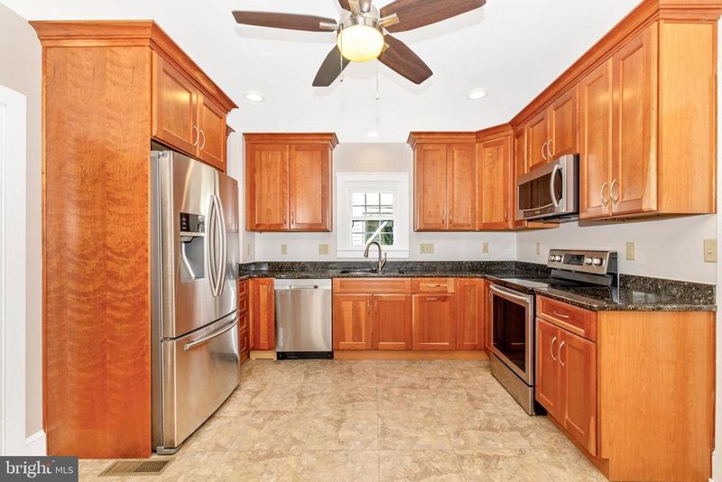 36 Maple Ave, Walkersville, MD 21793