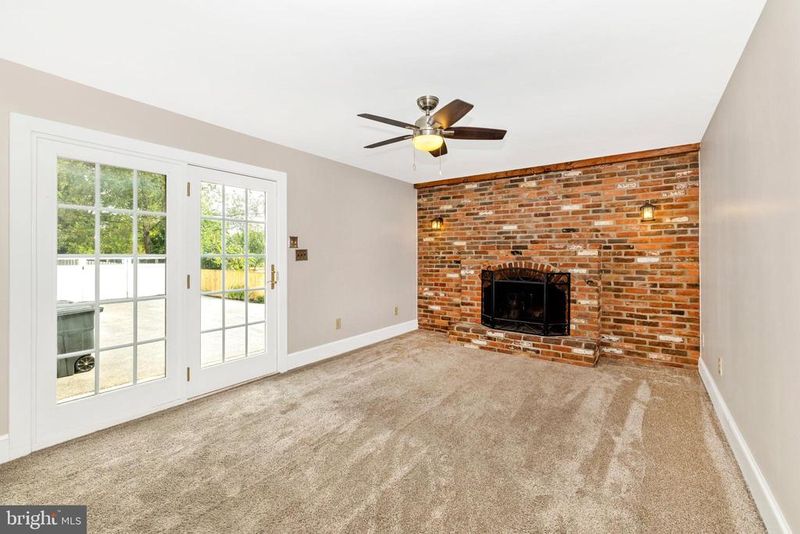 36 Maple Ave, Walkersville, MD 21793
