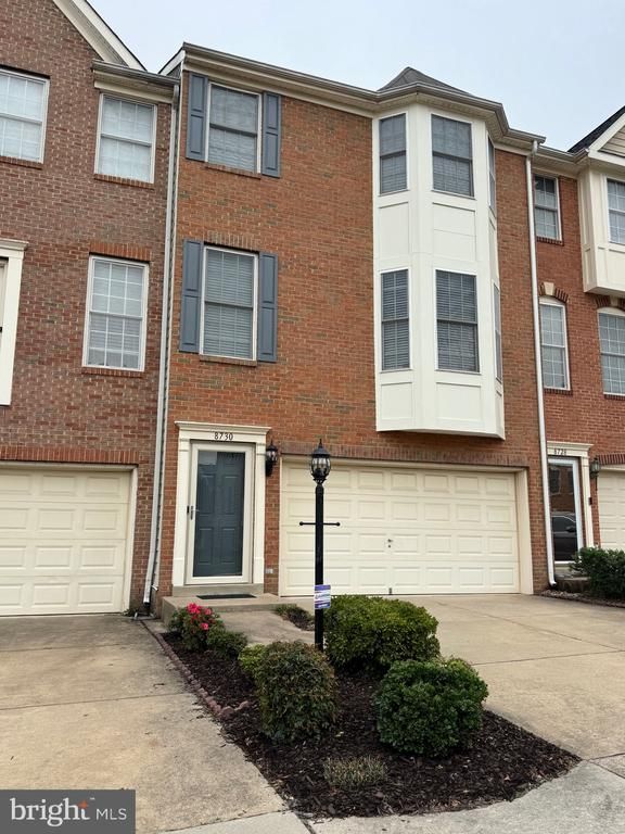 8730 Phipps Farm Way, Manassas, VA 20109