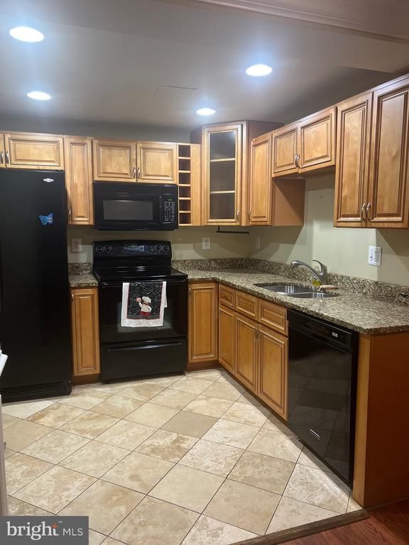 370 Shady Glen Dr, Capitol Heights, MD 20743