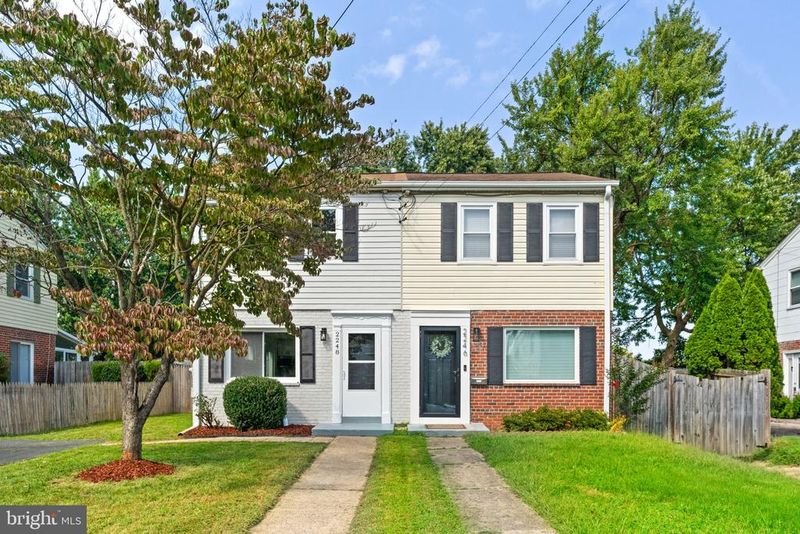 2248 Roanoke Dr, Alexandria, VA 22307