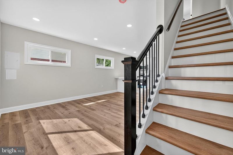 2248 Roanoke Dr, Alexandria, VA 22307