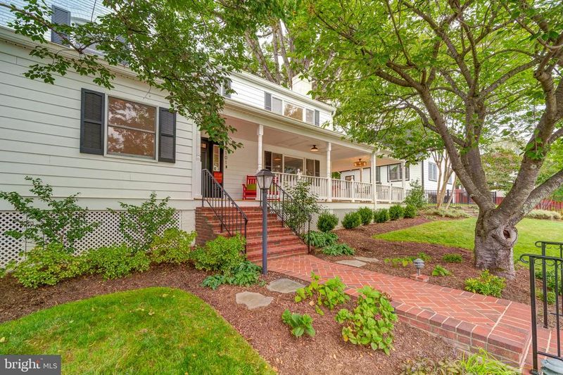 5101 27th St N, Arlington, VA 22207