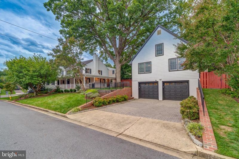 5101 27th St N, Arlington, VA 22207