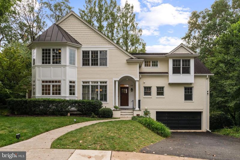 3722 N Woodrow St, Arlington, VA 22207