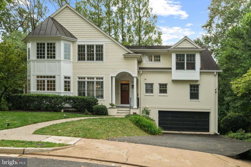 3722 N Woodrow St, Arlington, VA 22207