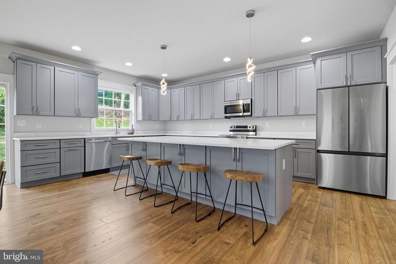 18518 Old Triangle Rd, Triangle, VA 22172