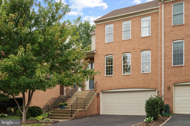 21169 Millwood Sq, Sterling, VA 20165