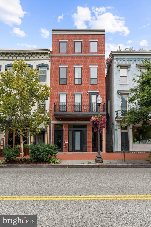 733 8th St SE #304, Washington, DC 20003