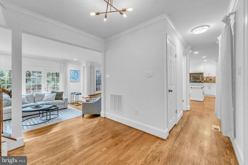 7204 Evans Mill Rd, Mclean, VA 22101