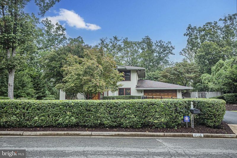 3906 Rive Dr, Alexandria, VA 22309