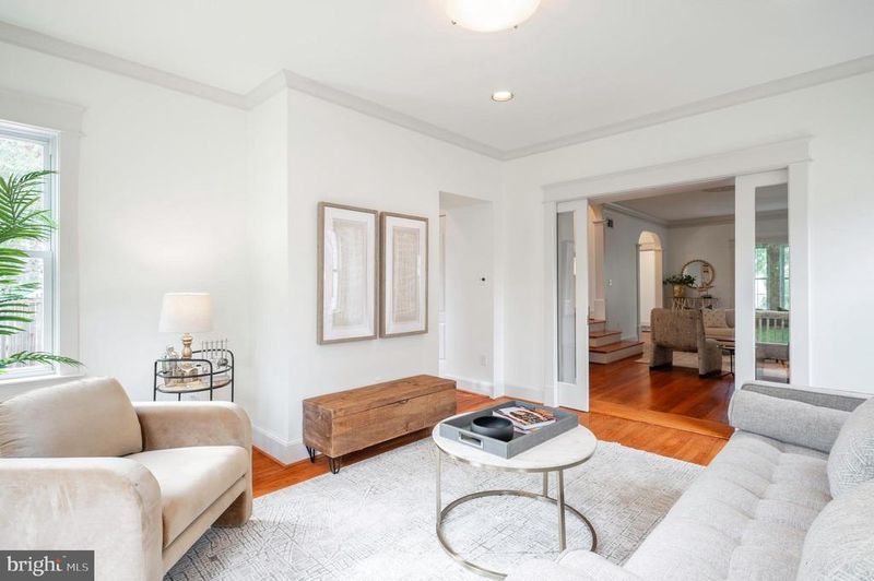 104 W Myrtle St, Alexandria, VA 22301