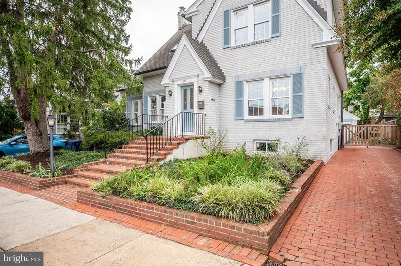 104 W Myrtle St, Alexandria, VA 22301