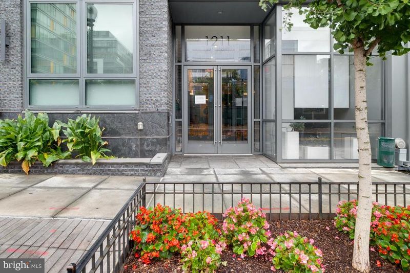 1211 Van St SE #806, Washington, DC 20003