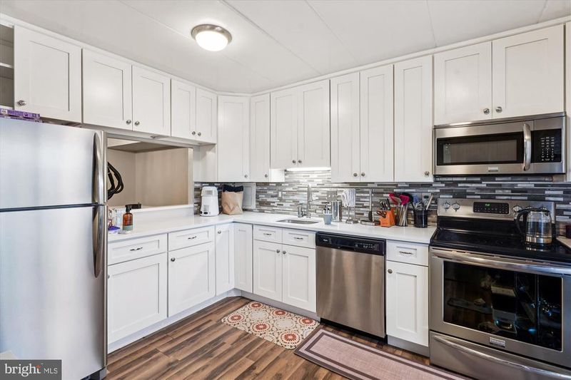 130 Roberts Ln #200, Alexandria, VA 22314