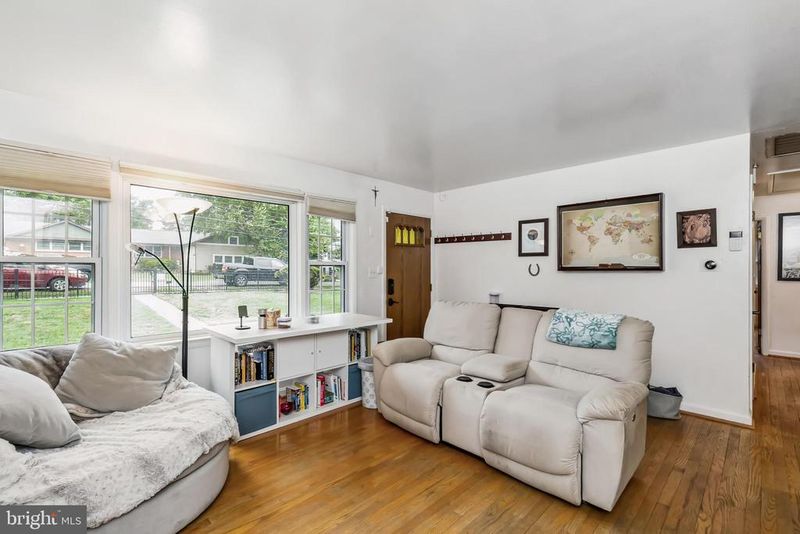 10611 Orchard St, Fairfax, VA 22030