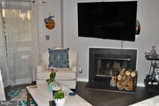 240 S Reynolds St #101, Alexandria, VA 22304