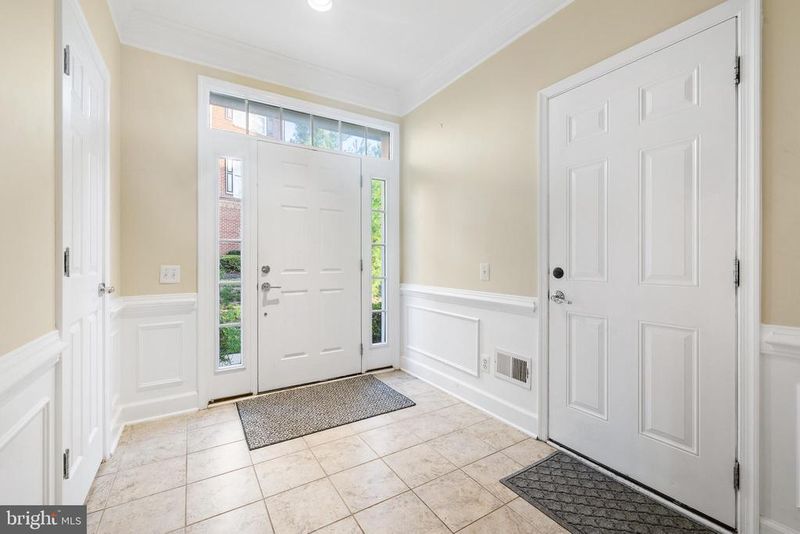 14819 Potomac Branch Dr, Woodbridge, VA 22191